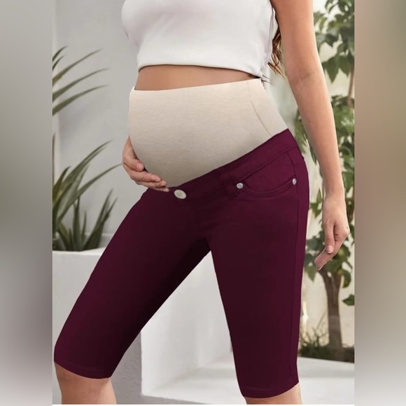 NWT Women's Maternity Denim Cropped Over The Belly Shorts Burgundy Size L - Picture 1 of 7